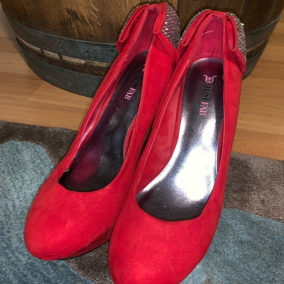 Red platform heels - Picture 4 of 5